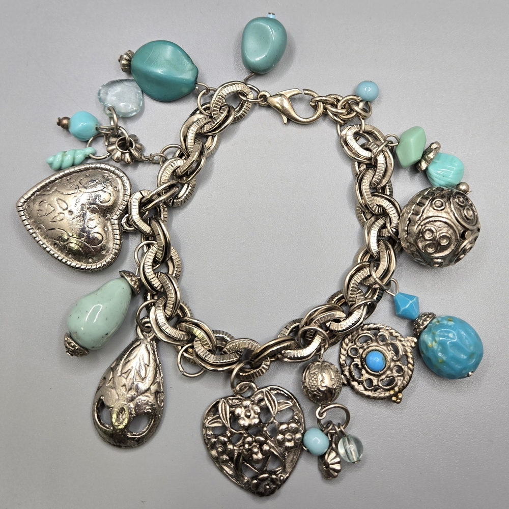 🌞Charm Bracelet w/ SilverTone & Turquoise Color Charms Sz7½ Metal Acrylic Glass